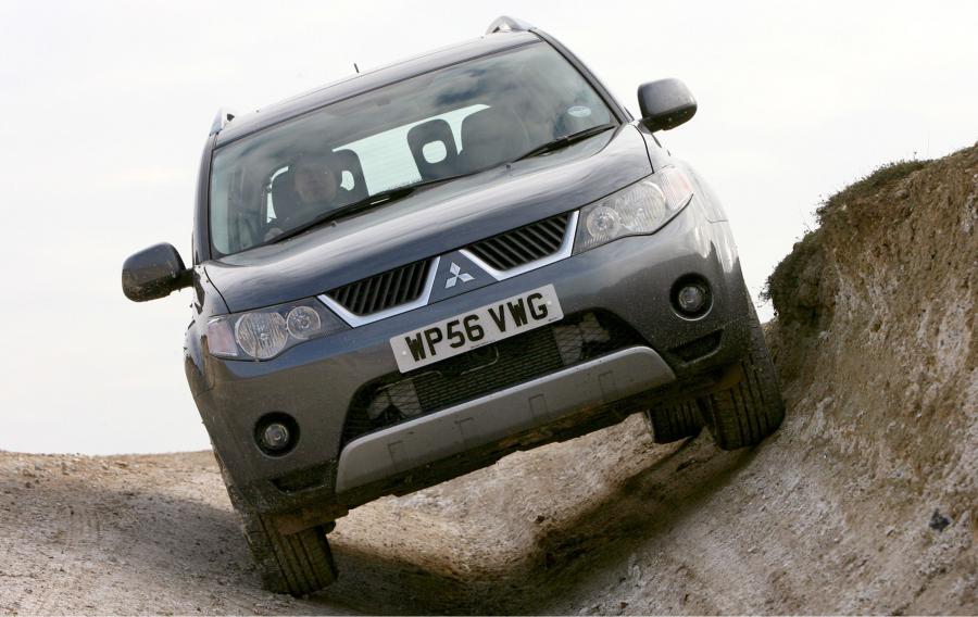  Mitsubishi Outlander 2005 года  (фото 30 из 77)